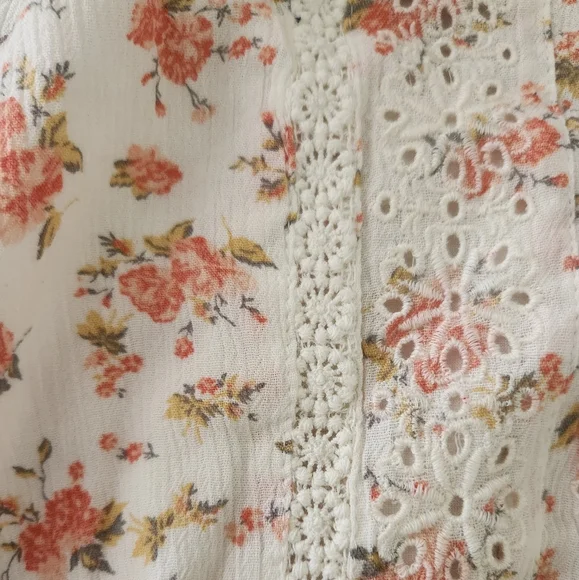 Small American Eagle floral Crop Top - Picture 8 of 13